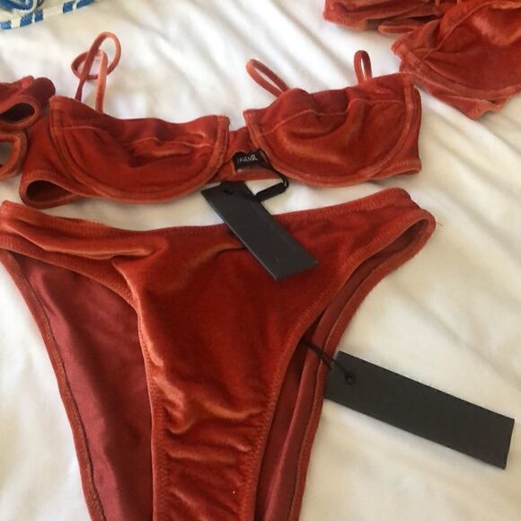 TRIANGL RHIAN SANGRIA VELVET SET + BAG NWT - Picture 5 of 5
